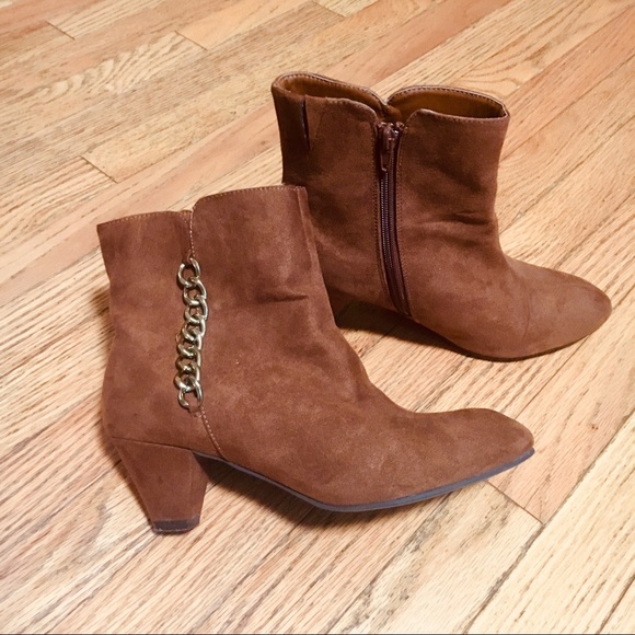 Like new 9M booties - Picture 4 of 11